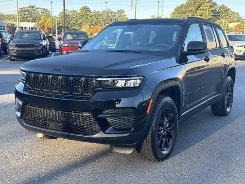 2025 Jeep Grand Cherokee Laredo