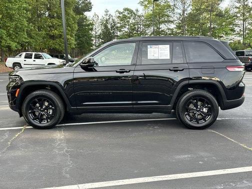 2025 Jeep Grand Cherokee Laredo