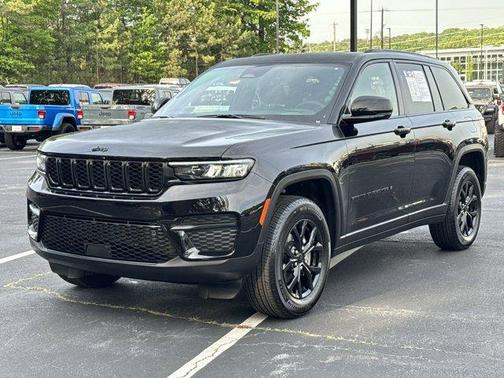 2025 Jeep Grand Cherokee Laredo