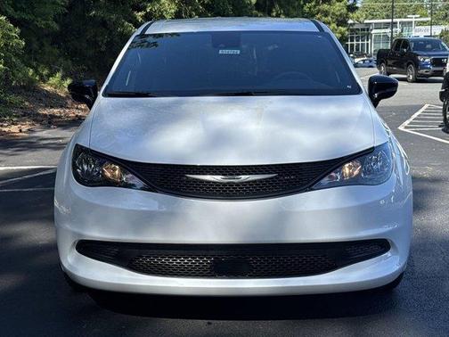 2025 Chrysler Voyager LX