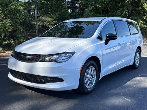 2025 Chrysler Voyager LX
