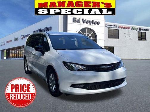 2025 Chrysler Voyager LX