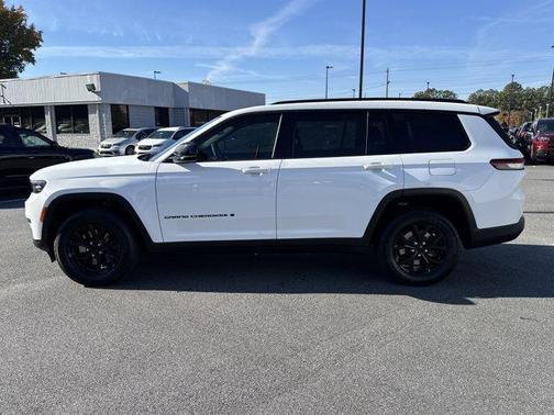 2024 Jeep Grand Cherokee L Laredo