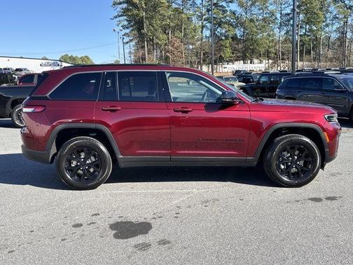2026 Jeep Grand Cherokee Laredo