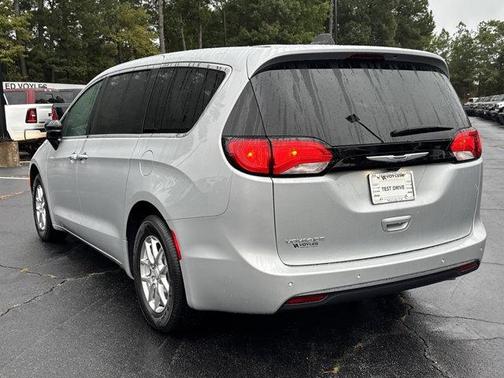 2026 Chrysler Voyager LX