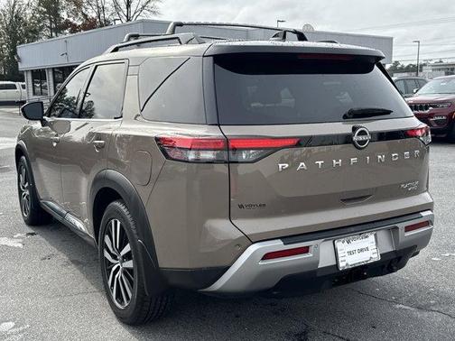 2023 Nissan Pathfinder Platinum