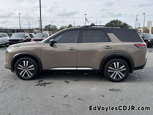 2023 Nissan Pathfinder Platinum