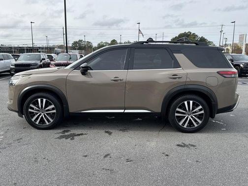 2023 Nissan Pathfinder Platinum