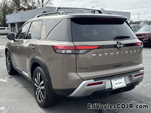 2023 Nissan Pathfinder Platinum