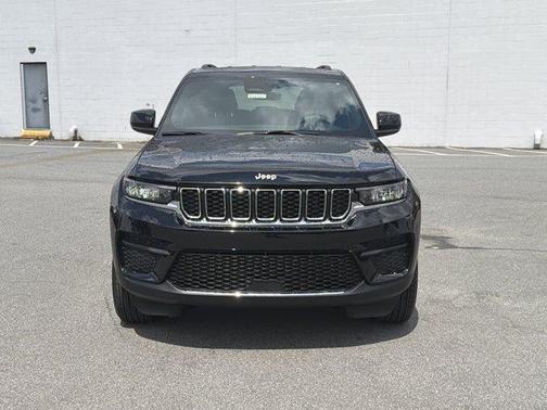 Diamond Black 2026 Jeep Grand Cherokee Laredo