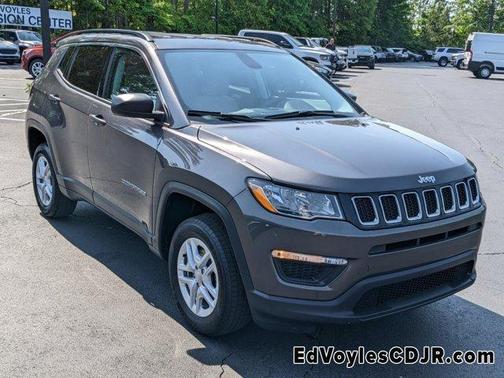 Photo 2 of 34 of 2020 Jeep Compass Sport