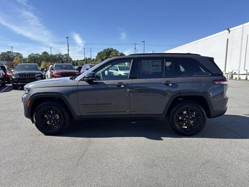 2025 Jeep Grand Cherokee Laredo