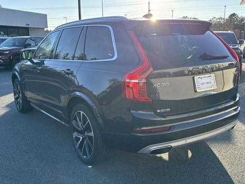 2021 Volvo XC90 T6 Momentum 7 Passenger