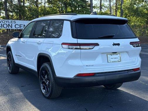 2025 Jeep Grand Cherokee L Laredo