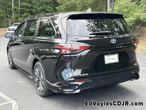 2022 Toyota Sienna XSE 7 Passenger