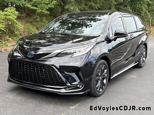 2022 Toyota Sienna XSE 7 Passenger