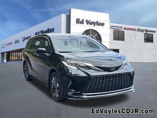 2022 Toyota Sienna XSE 7 Passenger