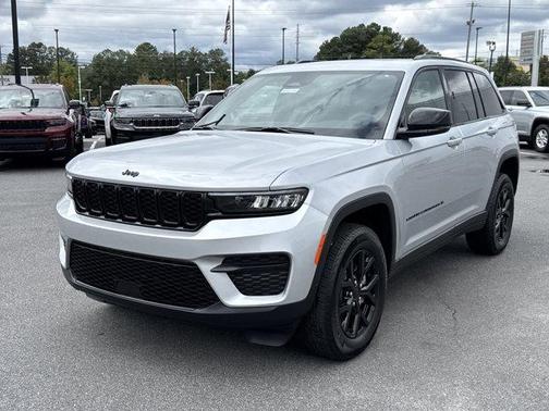 2025 Jeep Grand Cherokee Laredo