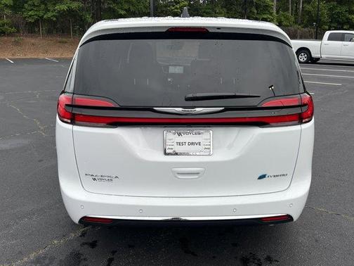 2025 Chrysler Pacifica Hybrid Select