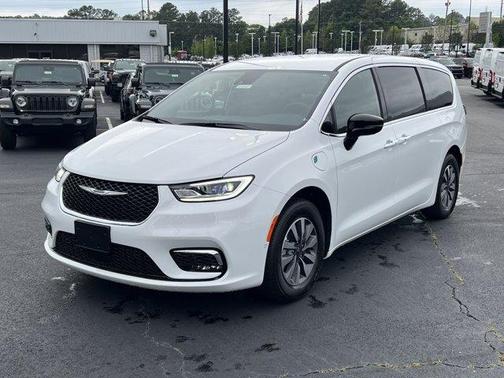 2025 Chrysler Pacifica Hybrid Select