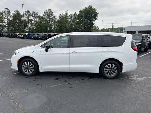 2025 Chrysler Pacifica Hybrid Select