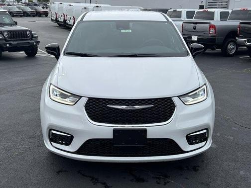 2025 Chrysler Pacifica Hybrid Select