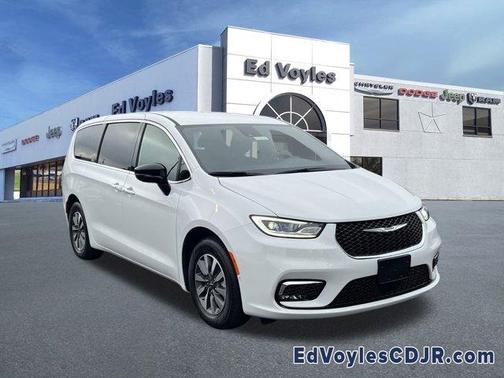 2025 Chrysler Pacifica Hybrid Select