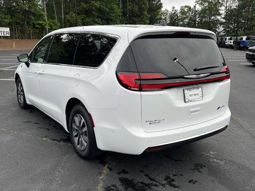 2025 Chrysler Pacifica Hybrid Select