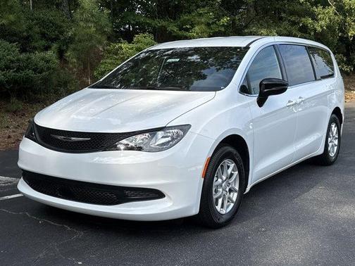 2025 Chrysler Voyager LX