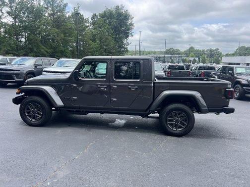 Granite Crystal Clearcoat Metallic 2026 Jeep Gladiator Sport