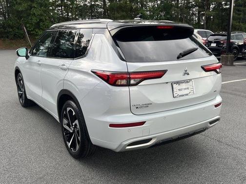 White 2023 Mitsubishi Outlander