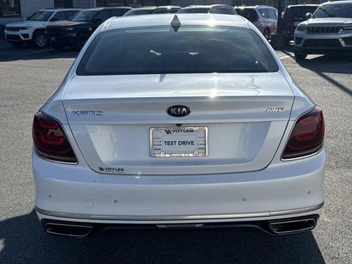 2020 Kia K900 Luxury