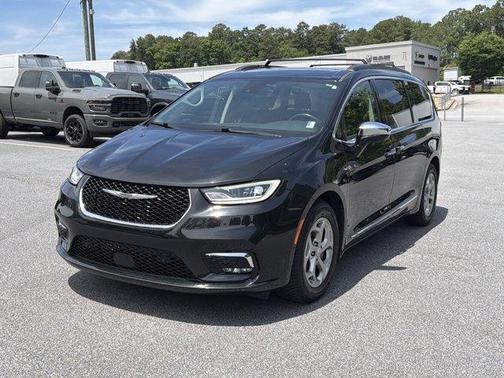 Brilliant Black Crystal Pearlcoat 2022 Chrysler Pacifica Limited
