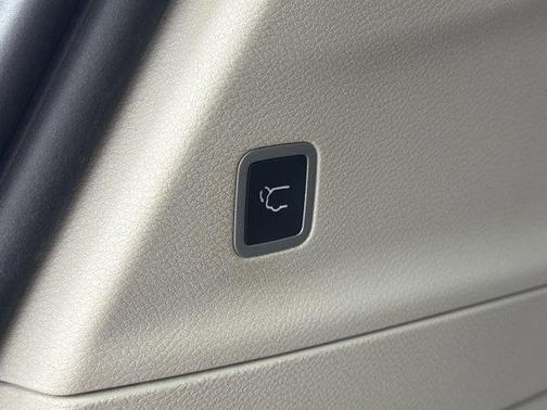 Brilliant Black Crystal Pearlcoat 2022 Chrysler Pacifica Limited