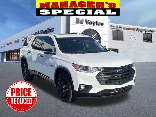 Iridescent Pearl Tricoat 2021 Chevrolet Traverse Premier