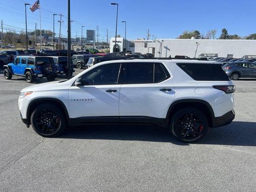 Iridescent Pearl Tricoat 2021 Chevrolet Traverse Premier