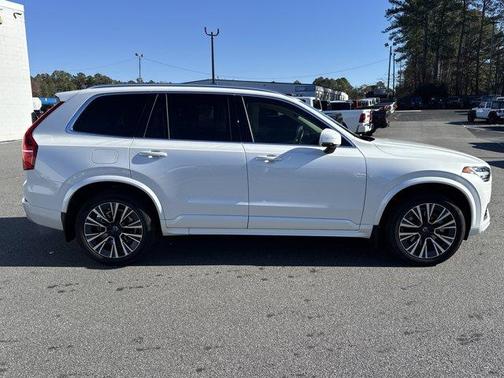 2022 Volvo XC90 T5 Momentum 7 Passenger
