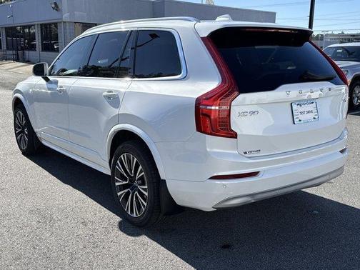 2022 Volvo XC90 T5 Momentum 7 Passenger