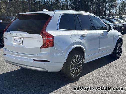 2022 Volvo XC90 T5 Momentum 7 Passenger