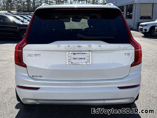 2022 Volvo XC90 T5 Momentum 7 Passenger