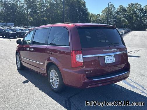 2016 Chrysler Town & Country Touring-L
