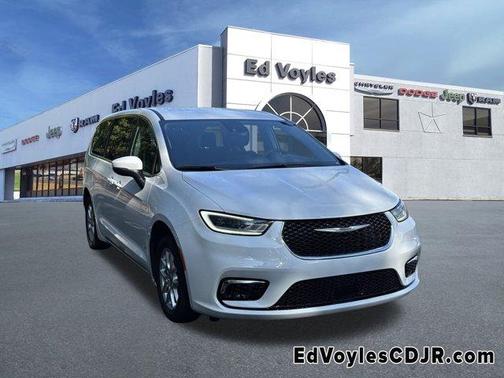 2023 Chrysler Pacifica Touring-L