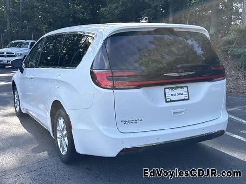 2023 Chrysler Pacifica Touring-L