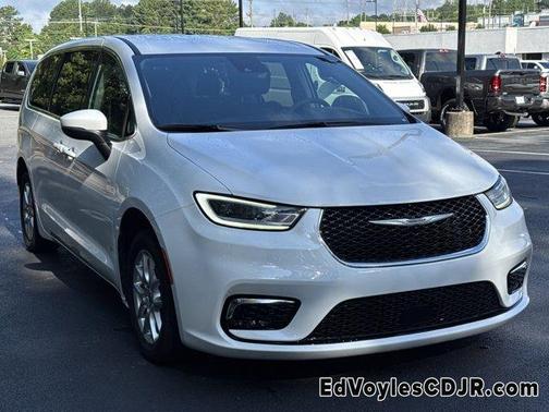 2023 Chrysler Pacifica Touring-L