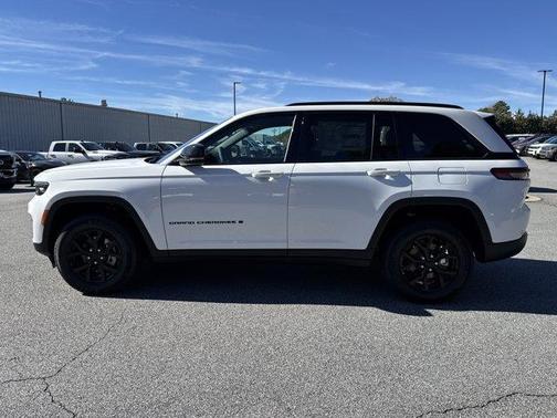 2025 Jeep Grand Cherokee Laredo