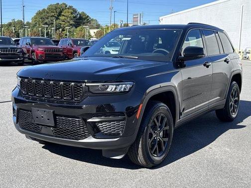 2025 Jeep Grand Cherokee Laredo
