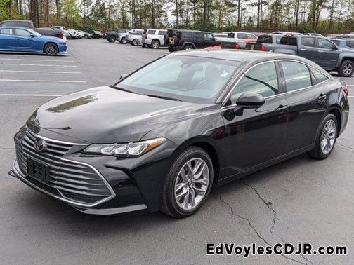 Photo 3 of 33 of 2021 Toyota Avalon XLE