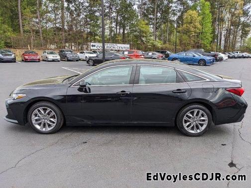 Photo 4 of 33 of 2021 Toyota Avalon XLE