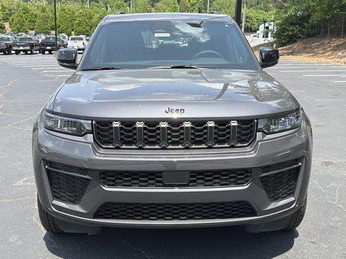 Metallic 2026 Jeep Grand Cherokee Laredo