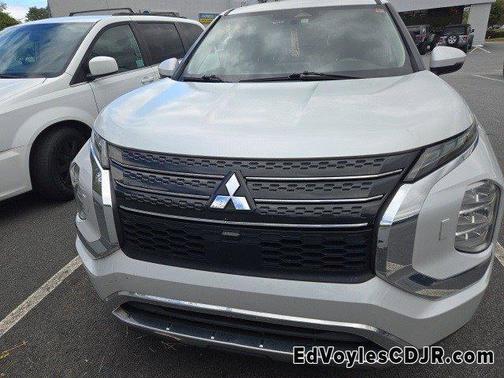 2022 Mitsubishi Outlander ES